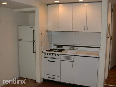 Building Photo - 2208 Saint James St