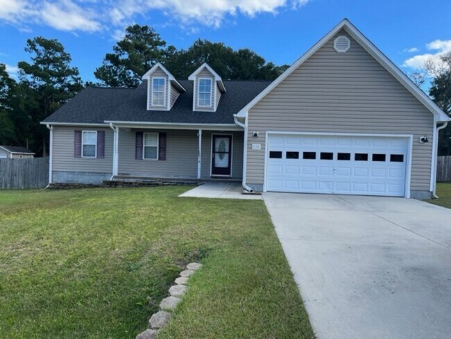 Building Photo - 3 Bedrooms and LARGE Backyard