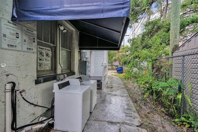 Foto del edificio - 229 NE 32nd St