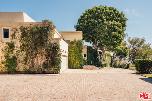 Building Photo - 1121 El Retiro Way
