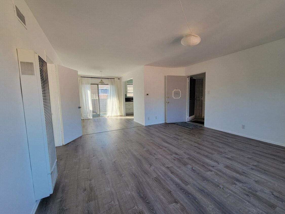 3708 Corinth Ave Unit 3708 and a half, Los Angeles, CA 90066