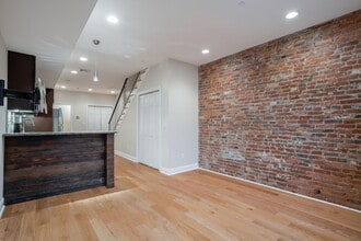 Building Photo - 724 N 3rd St