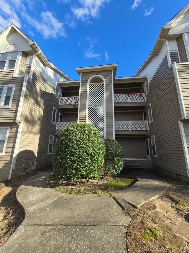 Building Photo - 1022 Wood Creek Dr