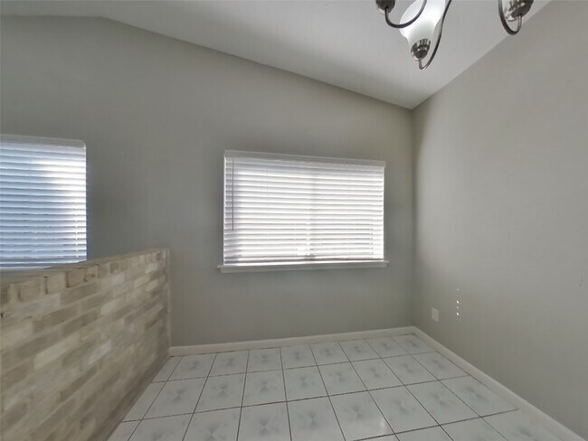 Foto del edificio - 23426 Canyon Lake Dr