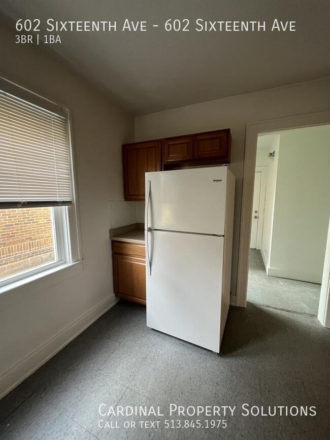 Foto del edificio - Spacious 3 Bedroom Townhome with 2 Full Ba...