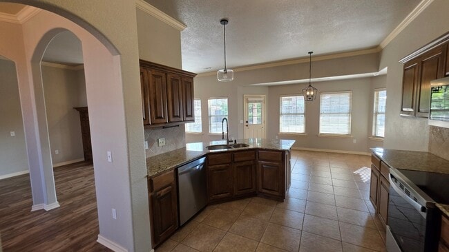 Building Photo - 3105 SW Pine Valley Rd