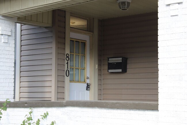 Building Photo - Spacious 2 BR w/office in popular Fletcher...