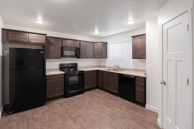 Building Photo - Gorgeous 3-Story Townhomes in Colony Farms...