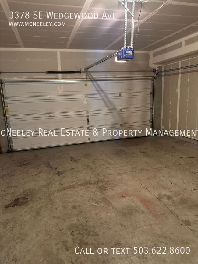 Building Photo - 3378 SE Wedgewood Ave