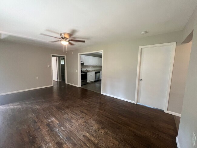 Foto del edificio - 4 Bed, 1.5 Bath- $1,395.00