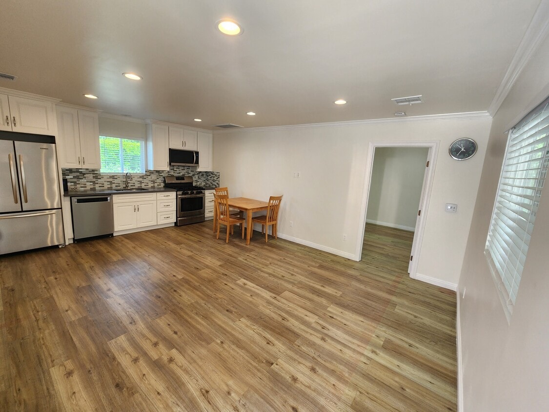 Foto principal - 5706 Willis Ave