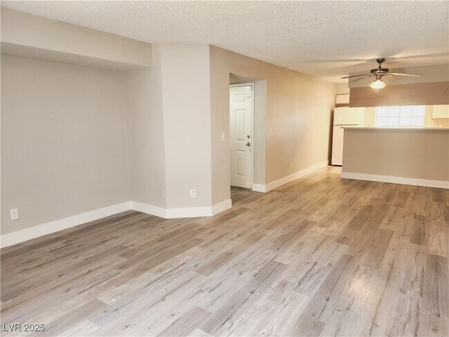 Building Photo - 2750 S Durango Dr