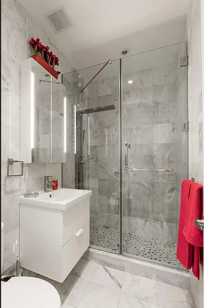 Foto del edificio - 310 W 120th St