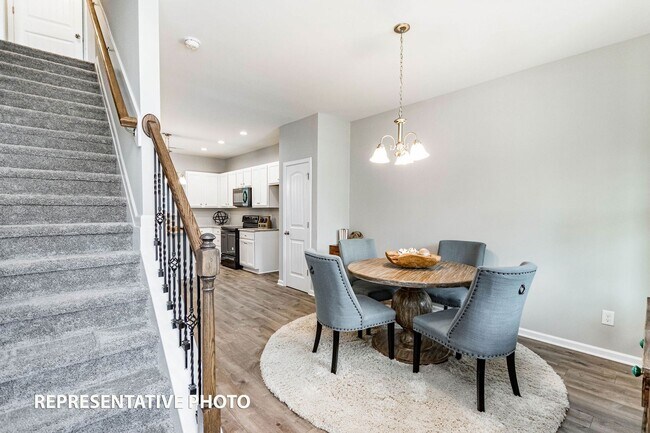 Building Photo - 3 br, 2.5 bath Apartment - 111 Oakdale Ave.