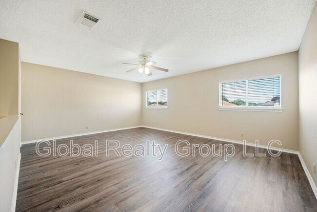 Building Photo - 1117 Stone Hollow