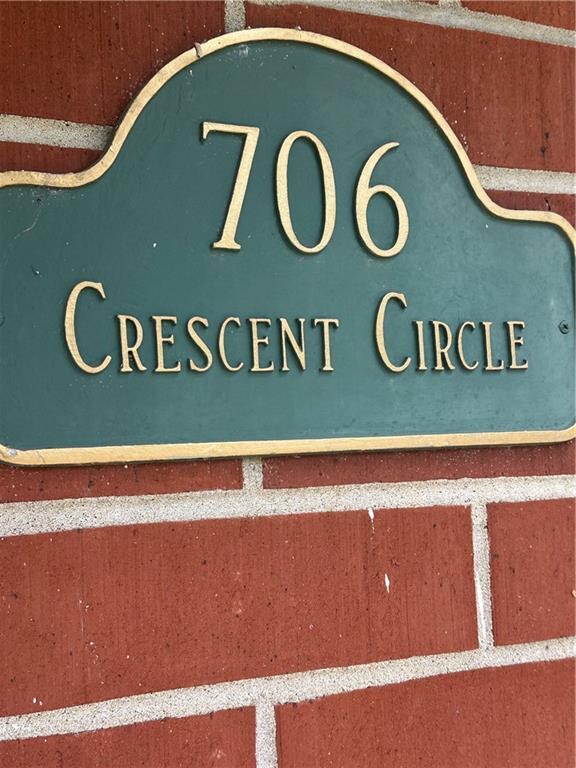 Foto del edificio - 706 Crescent Cir