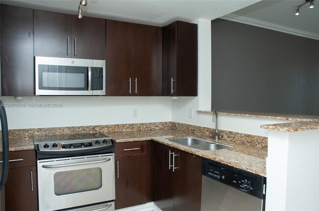 Building Photo - 10 Aragon Ave