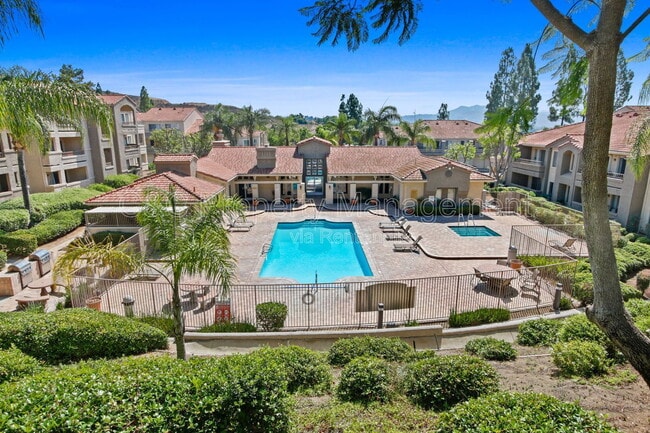 Building Photo - 1020 La Terraza Cir