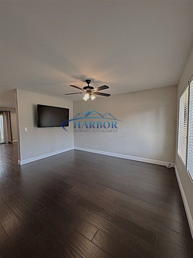 Foto del edificio - Spacious 2-Bedroom Townhouse in the Heart ...