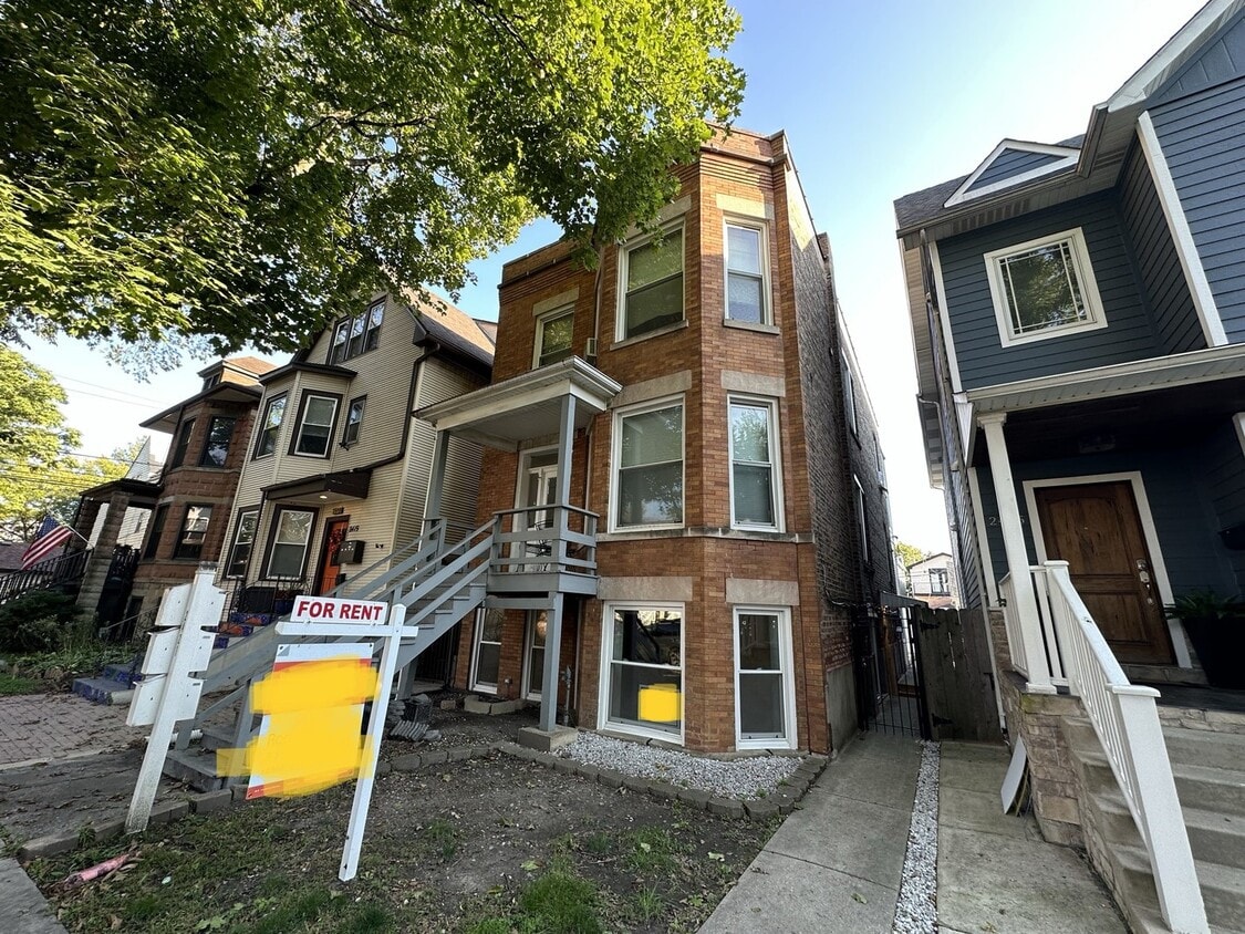 Primary Photo - 2421 W Warner Ave