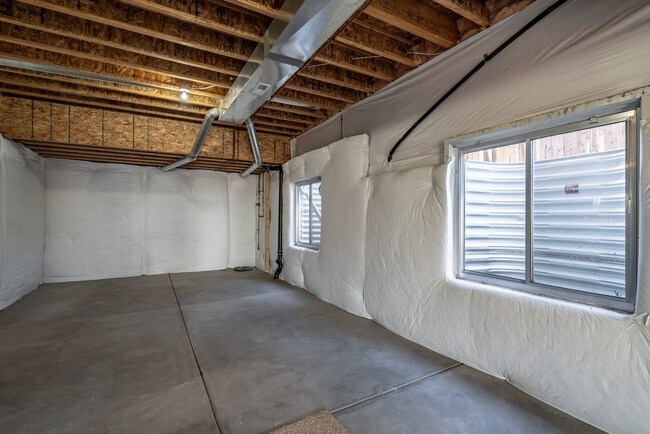 Building Photo - Aurora South 3 Bed 2.5 bath 2 car garage