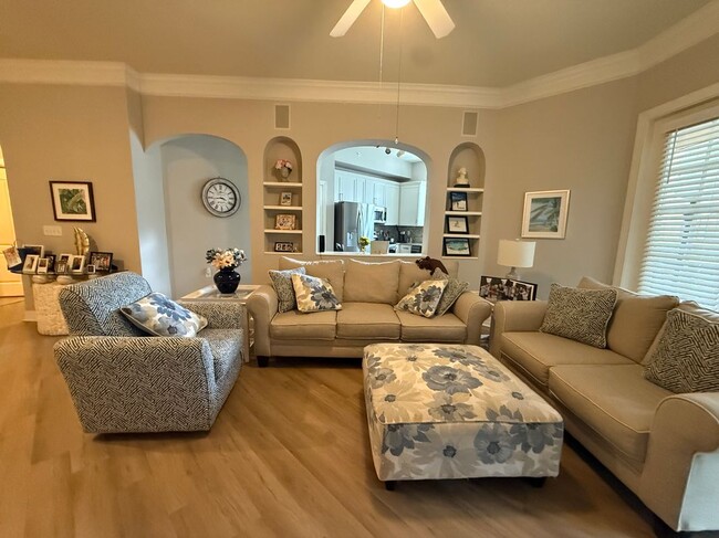 Building Photo - 515 Mirasol Cir