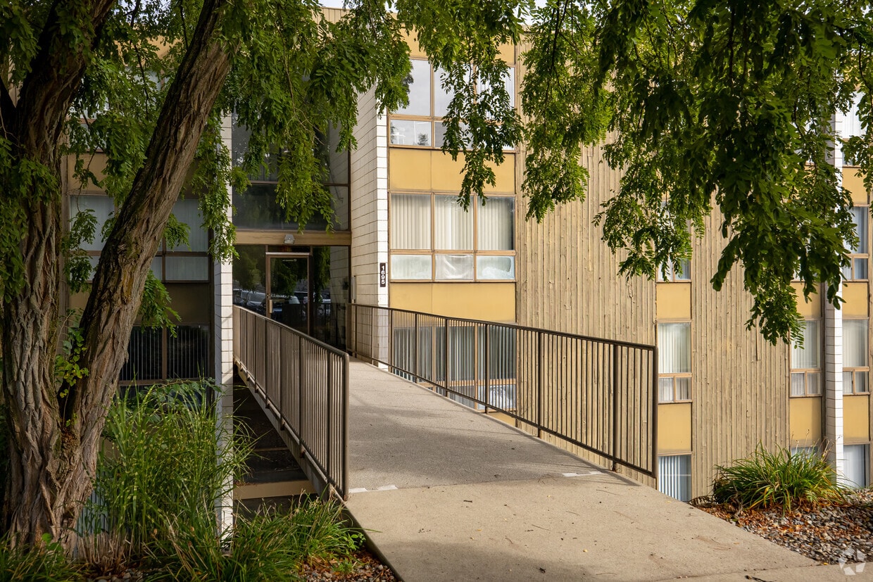 The Highlands Apartments - The Highlands Apartments