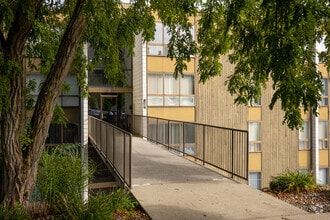 Building Photo - The Highlands Apartments