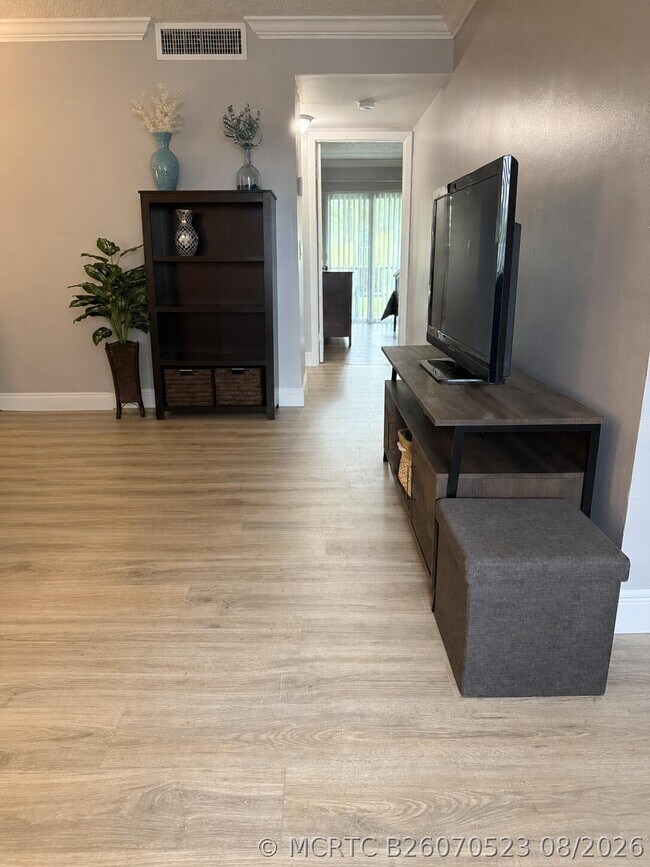 Foto del edificio - 405 Meadows Cir