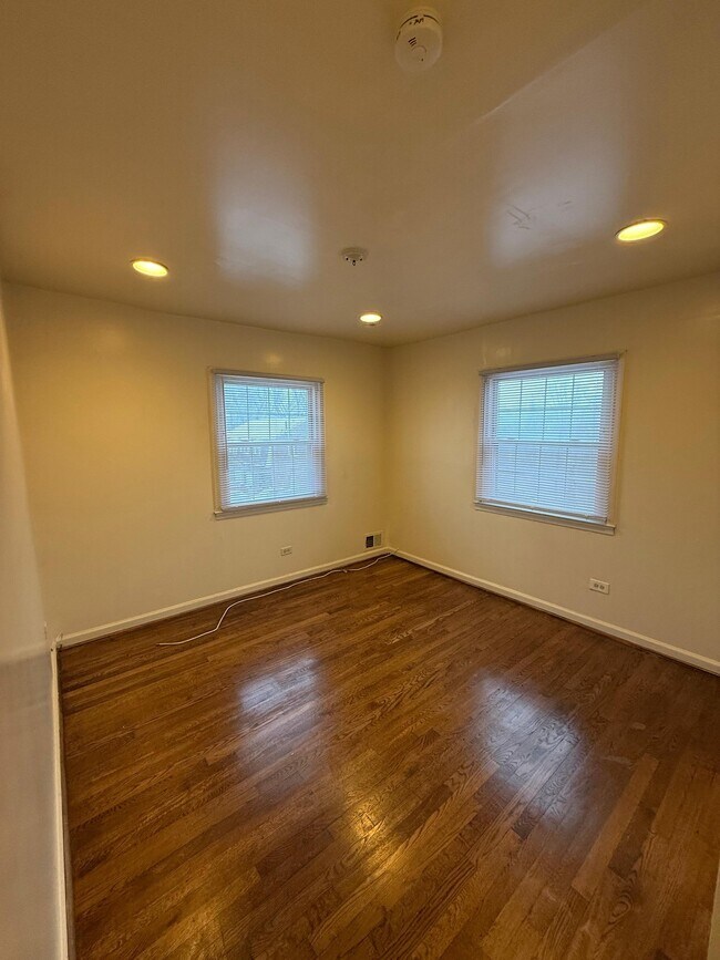 Foto del edificio - 7301 Calder Dr