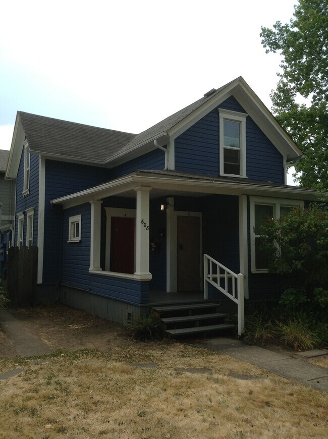 Building Photo - 608 E 15th Alley