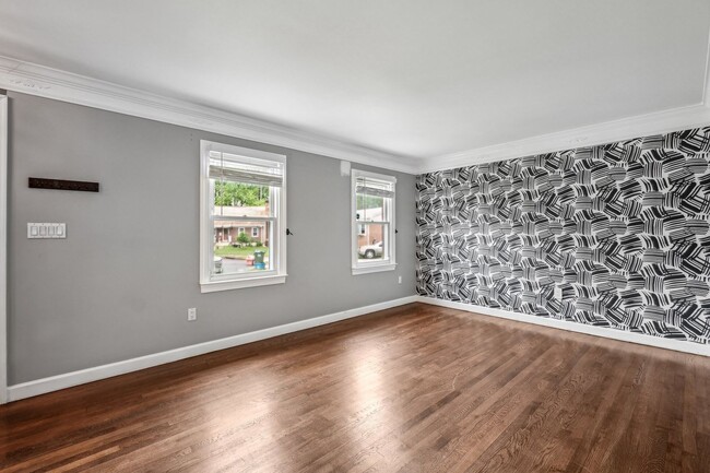 Foto del edificio - Adorable 4BR/3BA Cape Cod on a Generous 0....