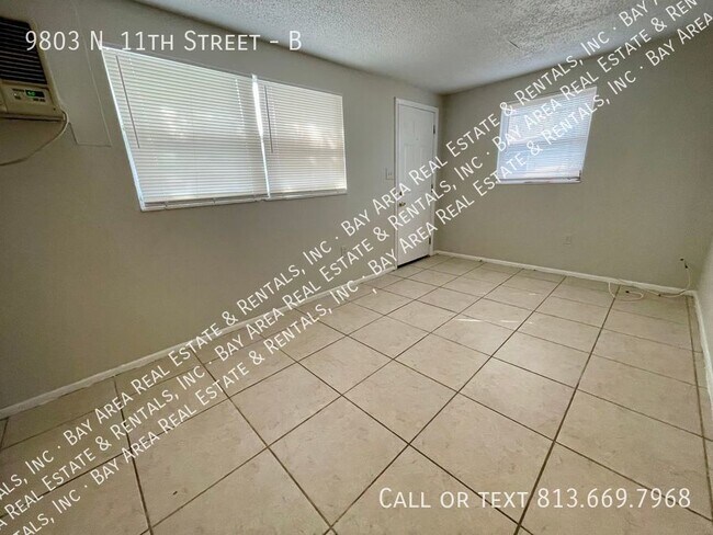 Foto del edificio - 9803 N 11th St