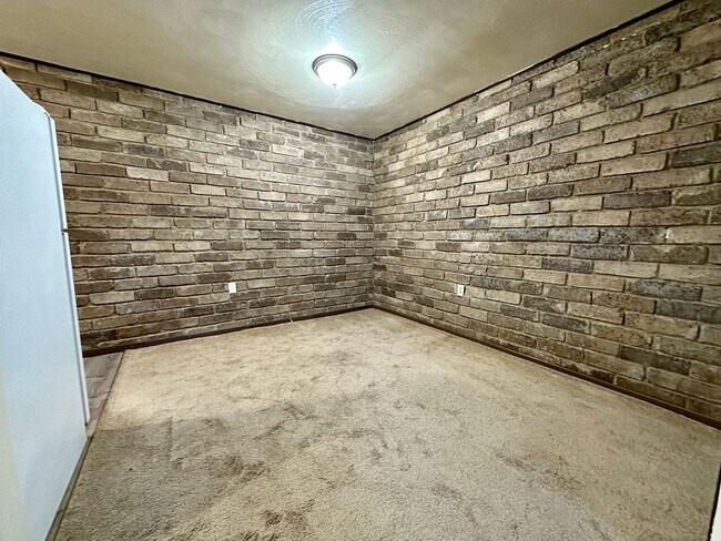 Foto del edificio - Beautiful One Bedroom Apartment with A/C, Parking & On-Site Laundry! Call Today!