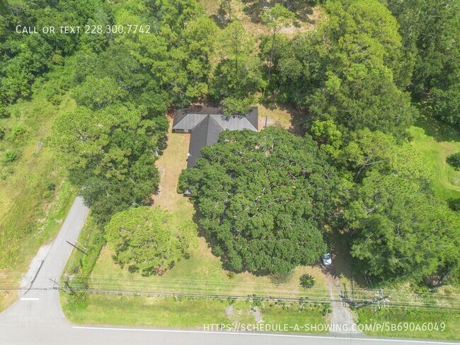 Foto del edificio - 9708 Forts Lake Rd