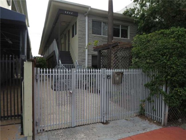 Building Photo - 1242 Alton Rd