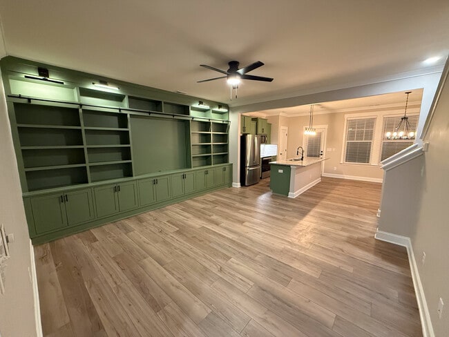 Building Photo - 147 Hyacinth Ln