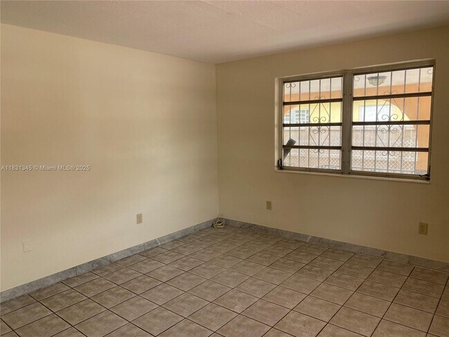Foto del edificio - 30 E 13th St