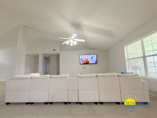 Building Photo - Charming 4-Bedroom Home in Hampton Ridge Estates of Navarre!