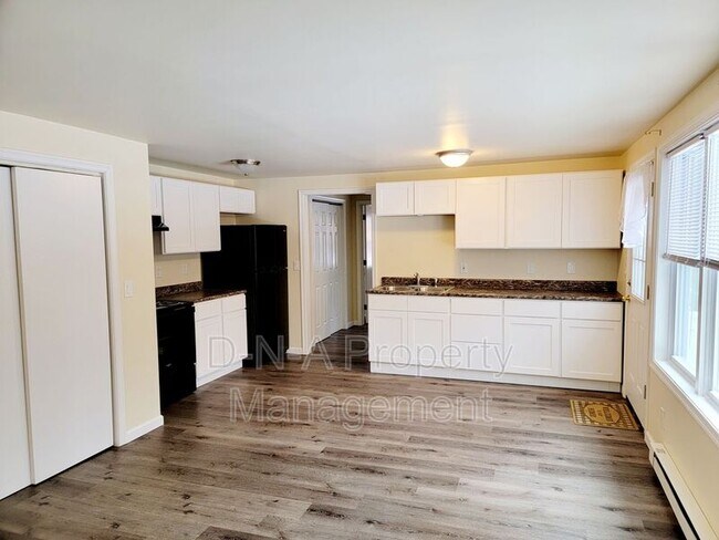 Building Photo - 122 Maggie Way