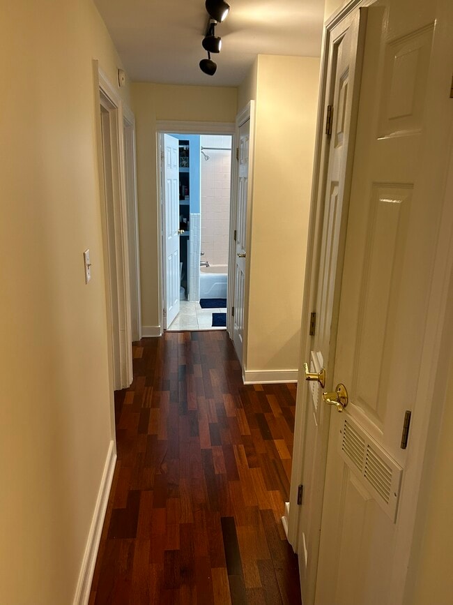 Foto del edificio - 1800 Jefferson Park Ave