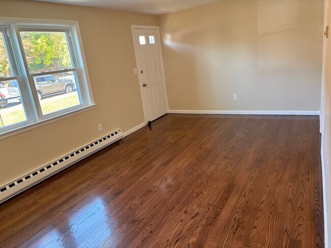 Living room - 25 Hurlburt St