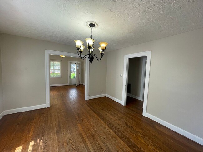 Foto del edificio - 2600 Old Forest Rd