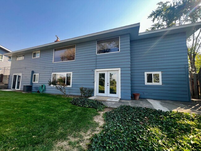 Foto del edificio - Beautiful North Hill Home Near Vincent Park!