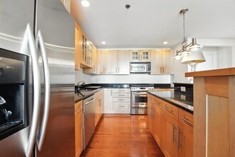 Building Photo - 1025 Maxwell Ln