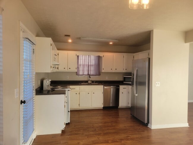 Building Photo - Clean 3 Br home in the Herron Walk neighborhood of Madison!