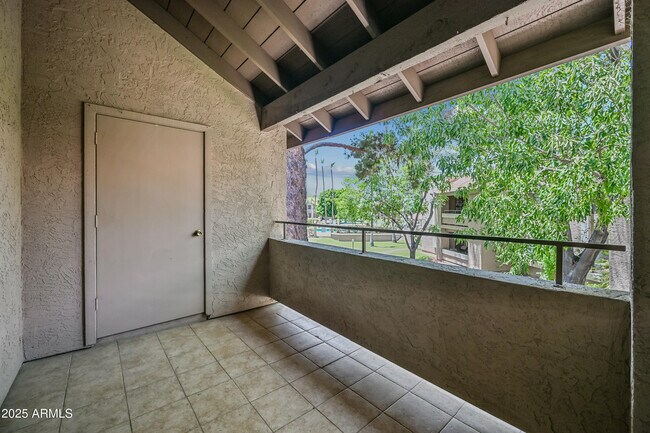 Foto del edificio - 2146 W Isabella Ave