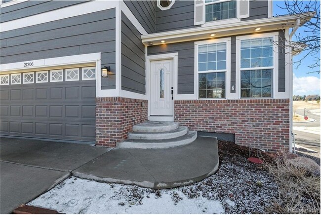 Foto del edificio - Beautiful 2-Story Home In Hidden River. Finished Basement. Turfed Backyard.
