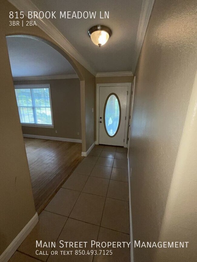 Foto del edificio - 815 Brook Meadow Ln