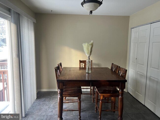 Building Photo - 343 Glenn Rose Cir